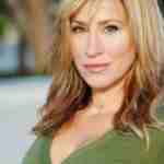 Lisa Ann Walter Boobs Size