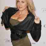 Lisa Ann Walter Showing Boobs
