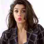 Aliya Bhatt Kiss Pic