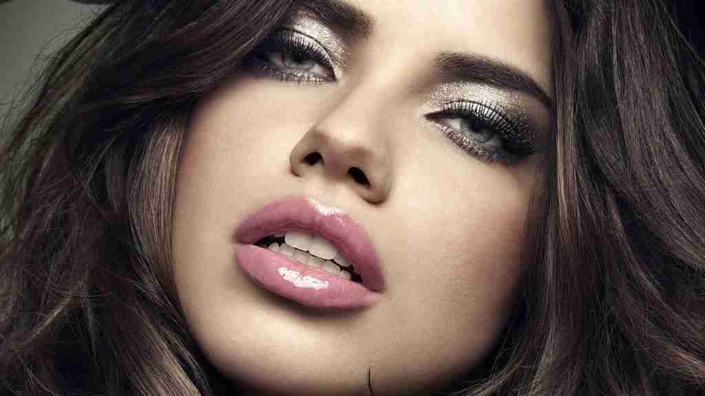 Adriana Lima HD Wallpaper
