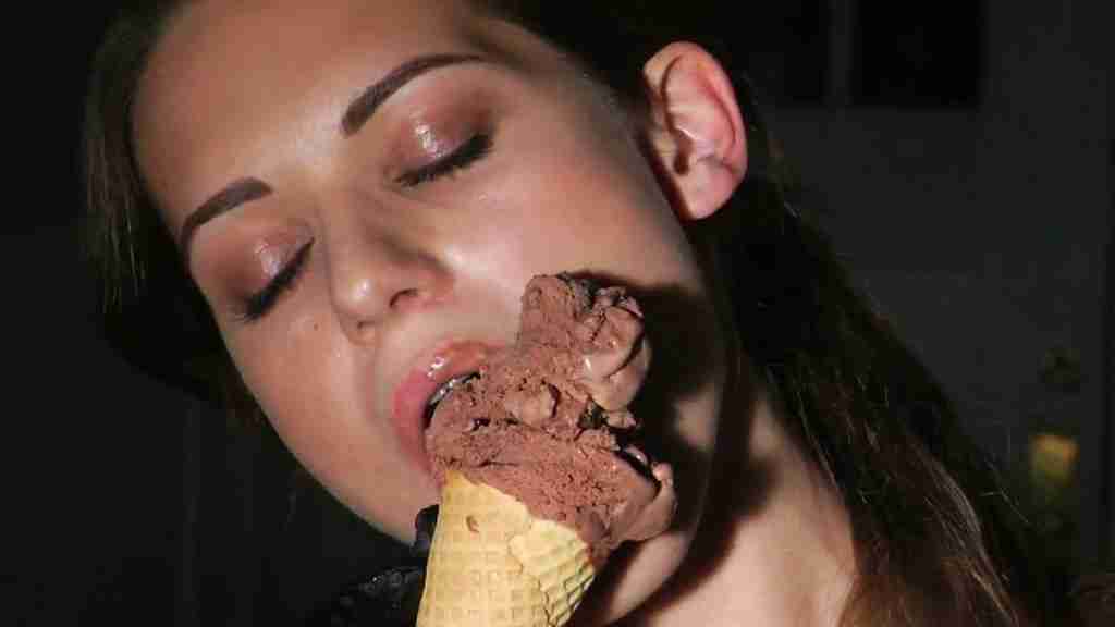 Lyndsy Fonseca Sucking