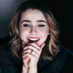 Mae Whitman HD Wallpaper